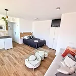Moderno Loft Cerca De La Playa. *
